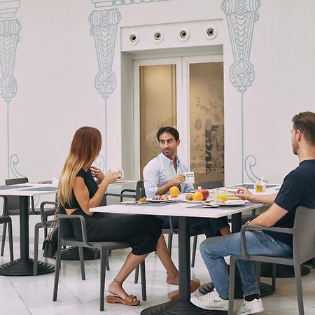 Oriente Atiram Hotel Barcelona Bagian luar foto