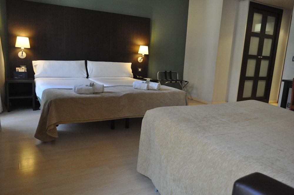 Oriente Atiram Hotel Barcelona Bagian luar foto