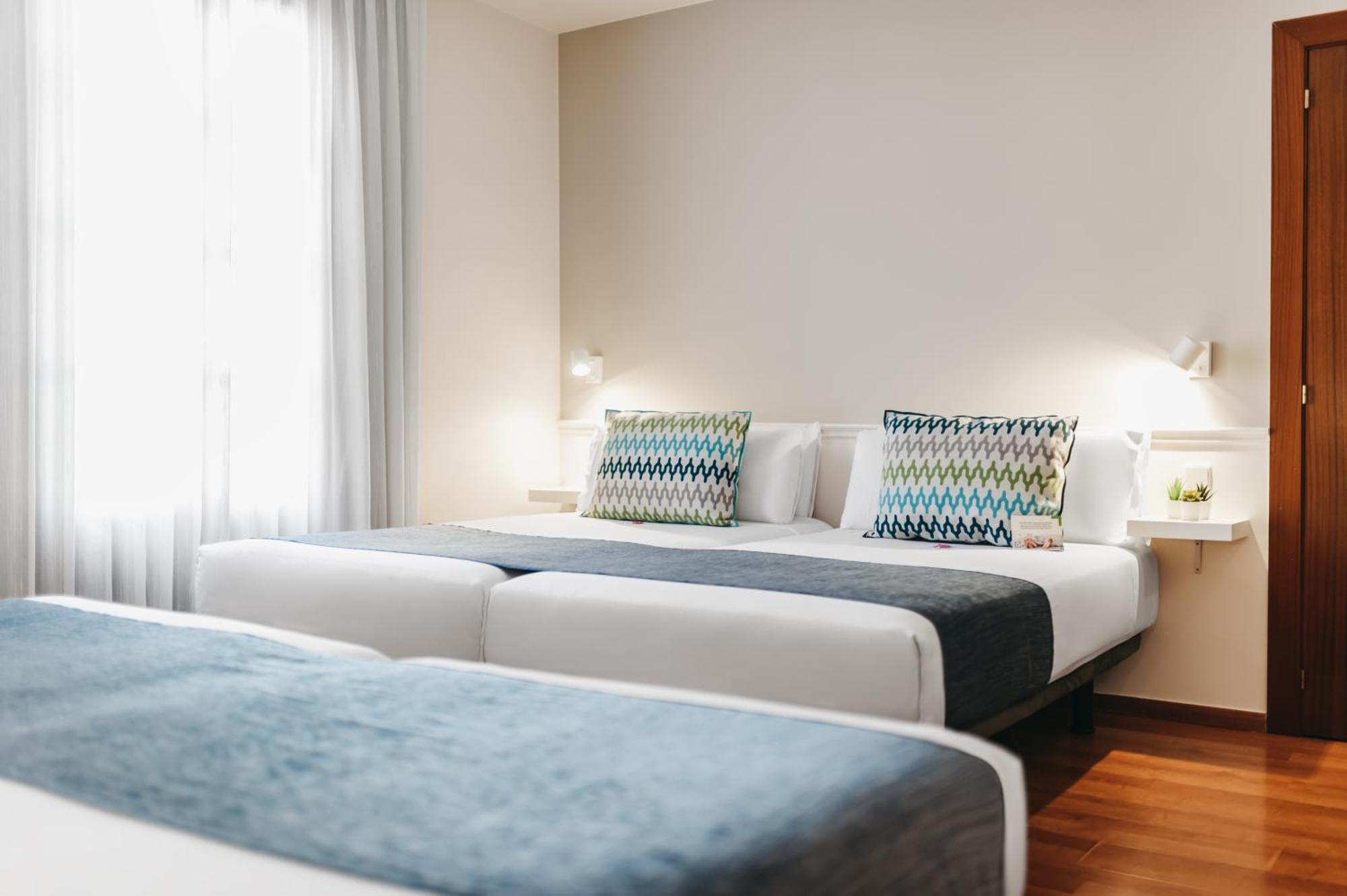 Oriente Atiram Hotel Barcelona Bagian luar foto