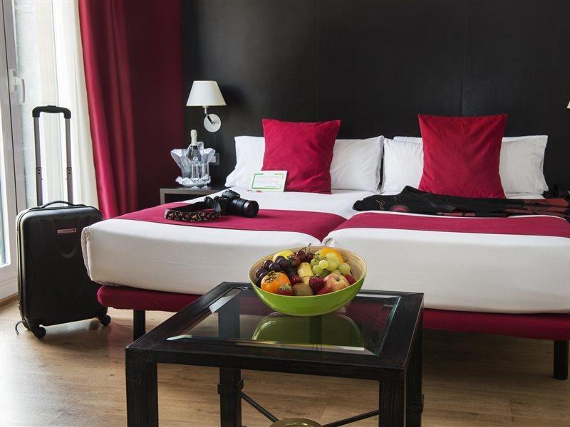 Oriente Atiram Hotel Barcelona Bagian luar foto