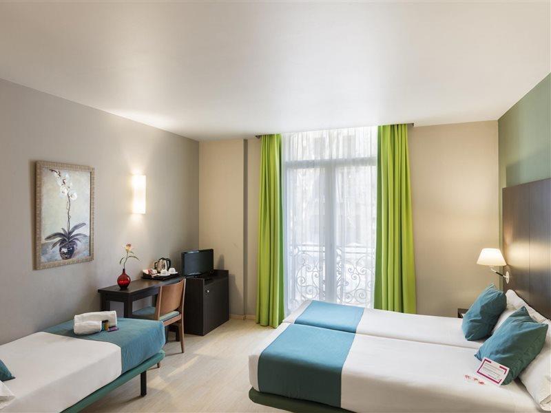 Oriente Atiram Hotel Barcelona Bagian luar foto
