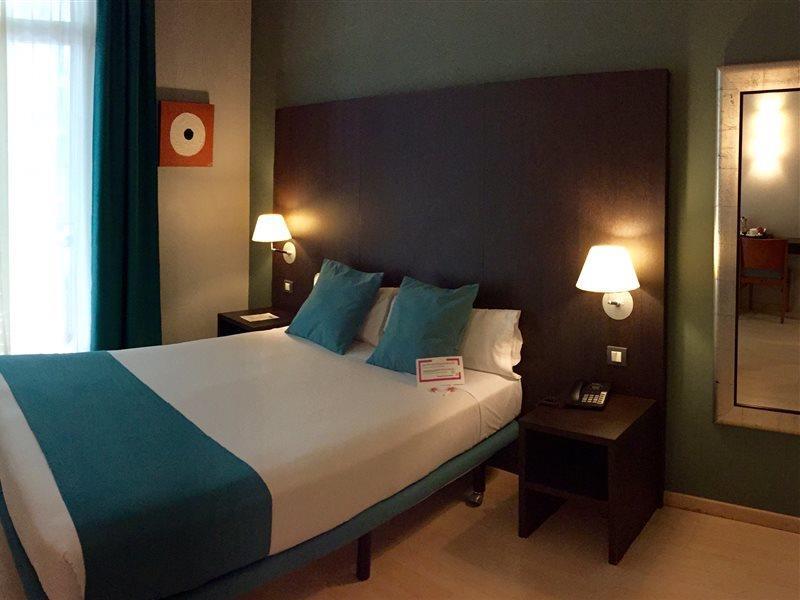 Oriente Atiram Hotel Barcelona Bagian luar foto
