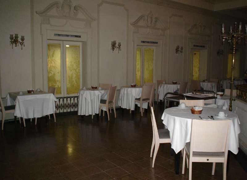 Oriente Atiram Hotel Barcelona Bagian luar foto