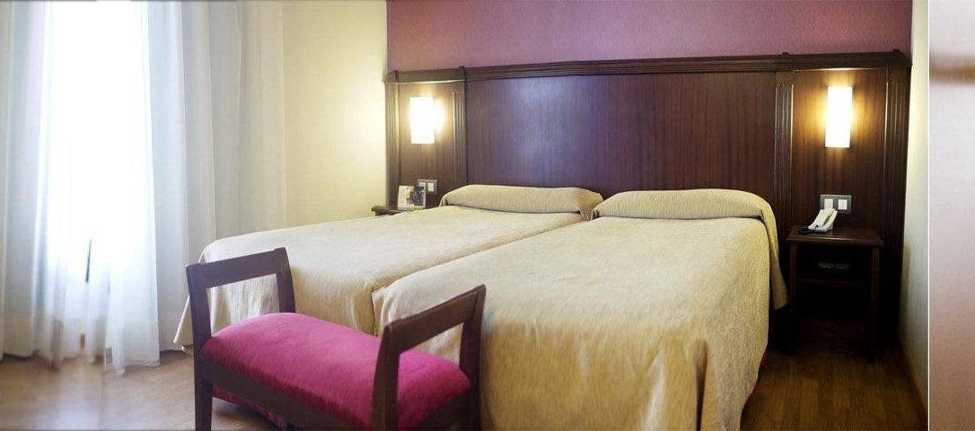 Oriente Atiram Hotel Barcelona Bagian luar foto