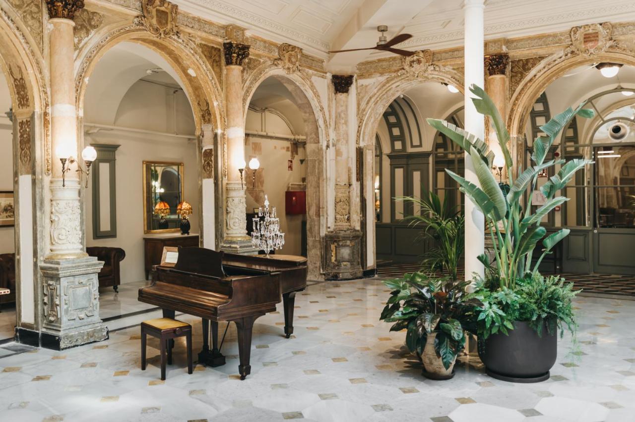 Oriente Atiram Hotel Barcelona Bagian luar foto